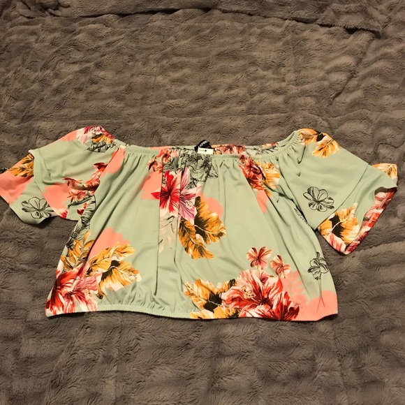 NWT Floral Off The Shoulder Ruffle Sleeve Crop Top - Picture 5 of 6